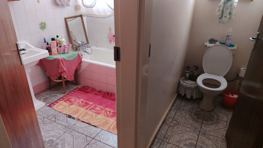 3 Bedroom Property for Sale in Roosheuwel Ext 2 North West